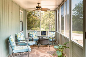 Hadley's House - A Country 3 Bdrm with Screened-In Porch